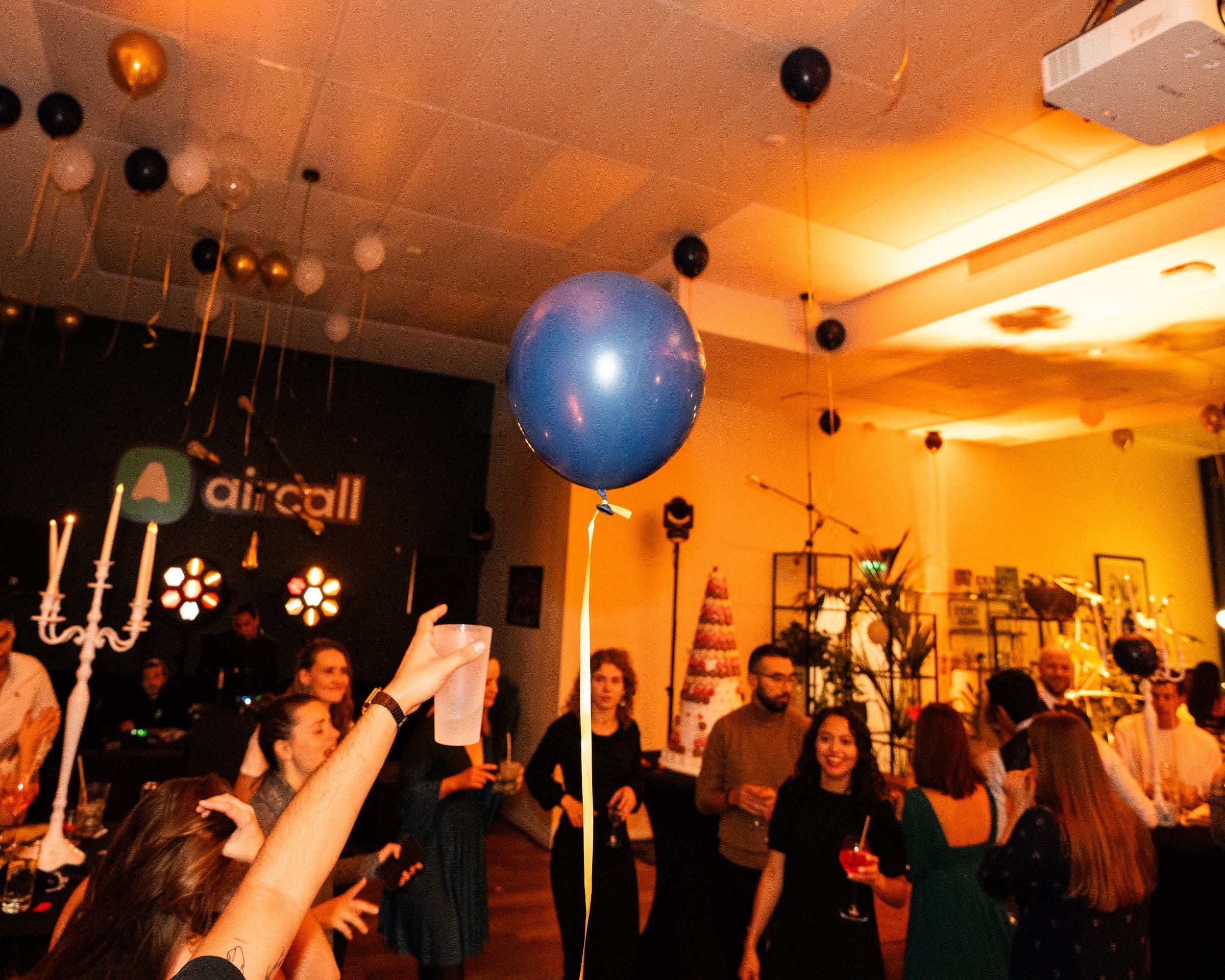 La piste de danse et les ballons