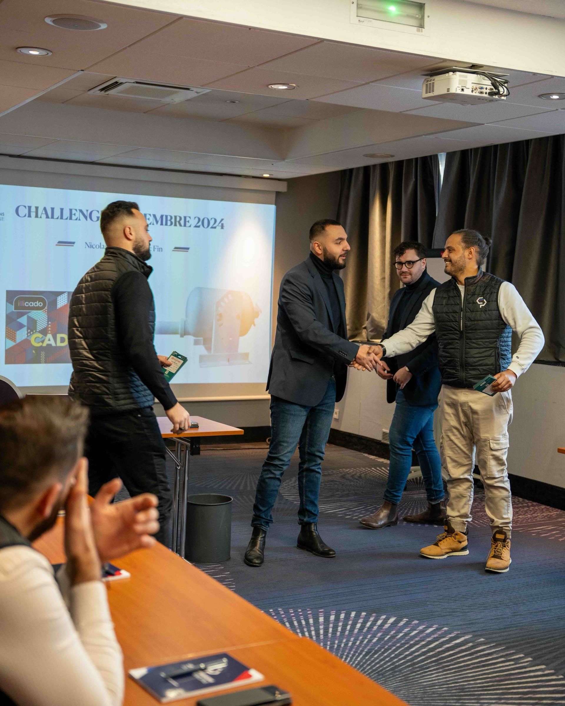 Poignée de main lors d’une remise de prix