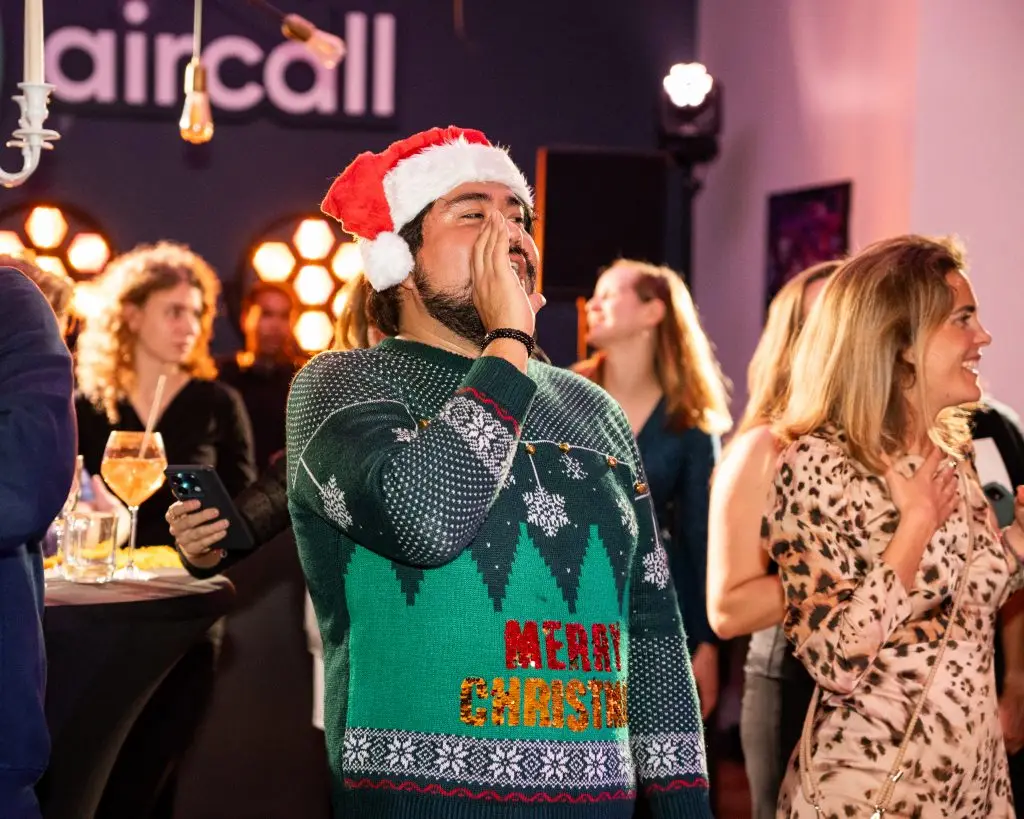 Photographies d'entreprise pour la célébration de Noël 2024 chez Aircall à Paris.