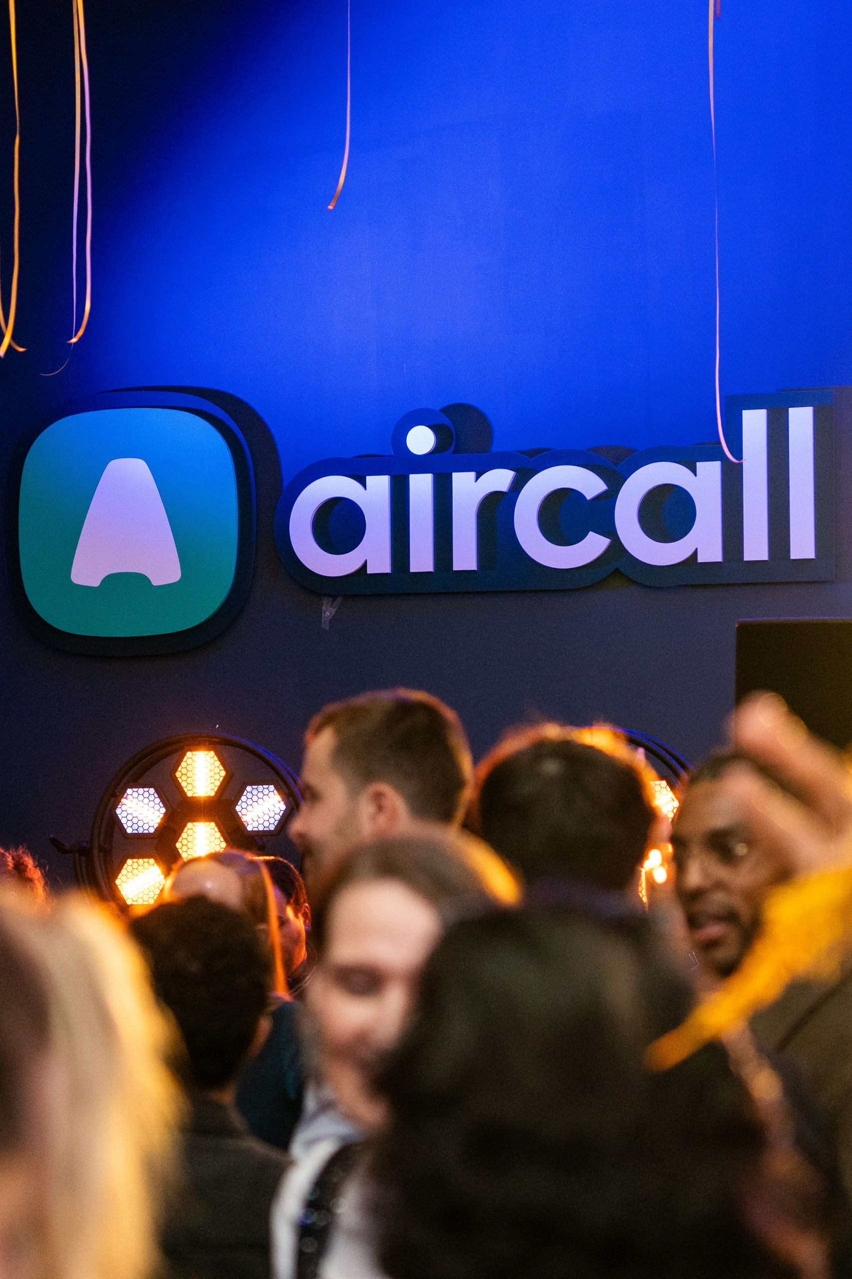 Photographies d'entreprise pour la célébration de Noël 2024 chez Aircall à Paris.